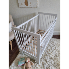 Кроватка детская Mila маятник/колесо Белая (опускная планка, универсальный маятник)