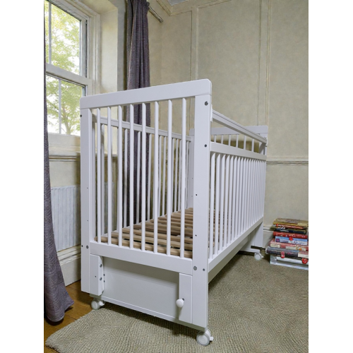 Кроватка детская Mila маятник/колесо Белая (опускная планка, универсальный маятник)