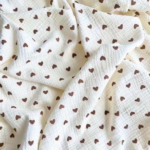 Непромокаемая многоразовая пеленка муслин 60х90 см Сердечки бежевый