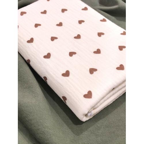 Непромокаемая многоразовая пеленка муслин 60х90 см Сердечки бежевый