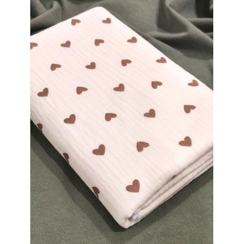 Непромокаемая многоразовая пеленка муслин 60х90 см Сердечки бежевый