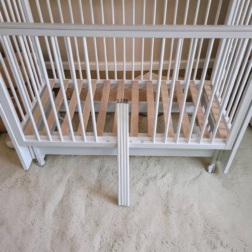 Кроватка детская Mila маятник колеса Белая (быстросъемная стенка, универсальный маятник) Мила