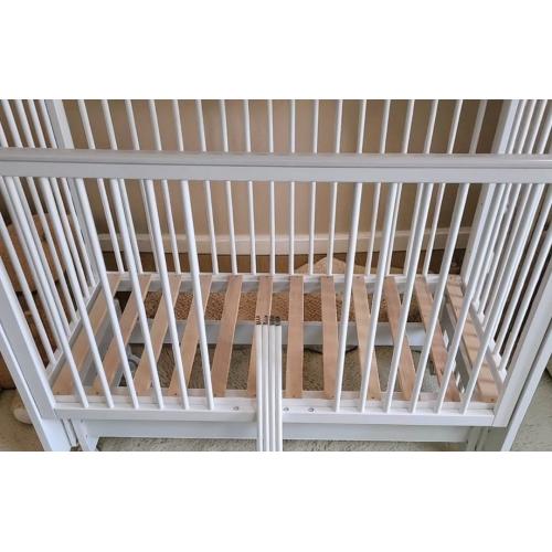 Кроватка детская Mila маятник колеса Белая (быстросъемная стенка, универсальный маятник) Мила