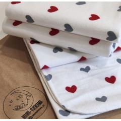 Непромокаемая многоразовая пеленка фланель 60х90 см Сердечки красно / серый