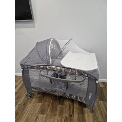 Кровать-манеж Lionelo Sven Plus (Grey Scandi) серый (2 уровня, игрушки, крыша)