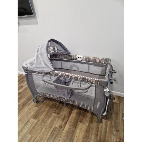 Кровать-манеж Lionelo Sven Plus (Grey Scandi) серый (2 уровня, игрушки, крыша)